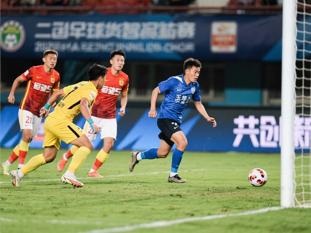 单国脚力战四国脚，玉昆艰难收获中超首分松口气